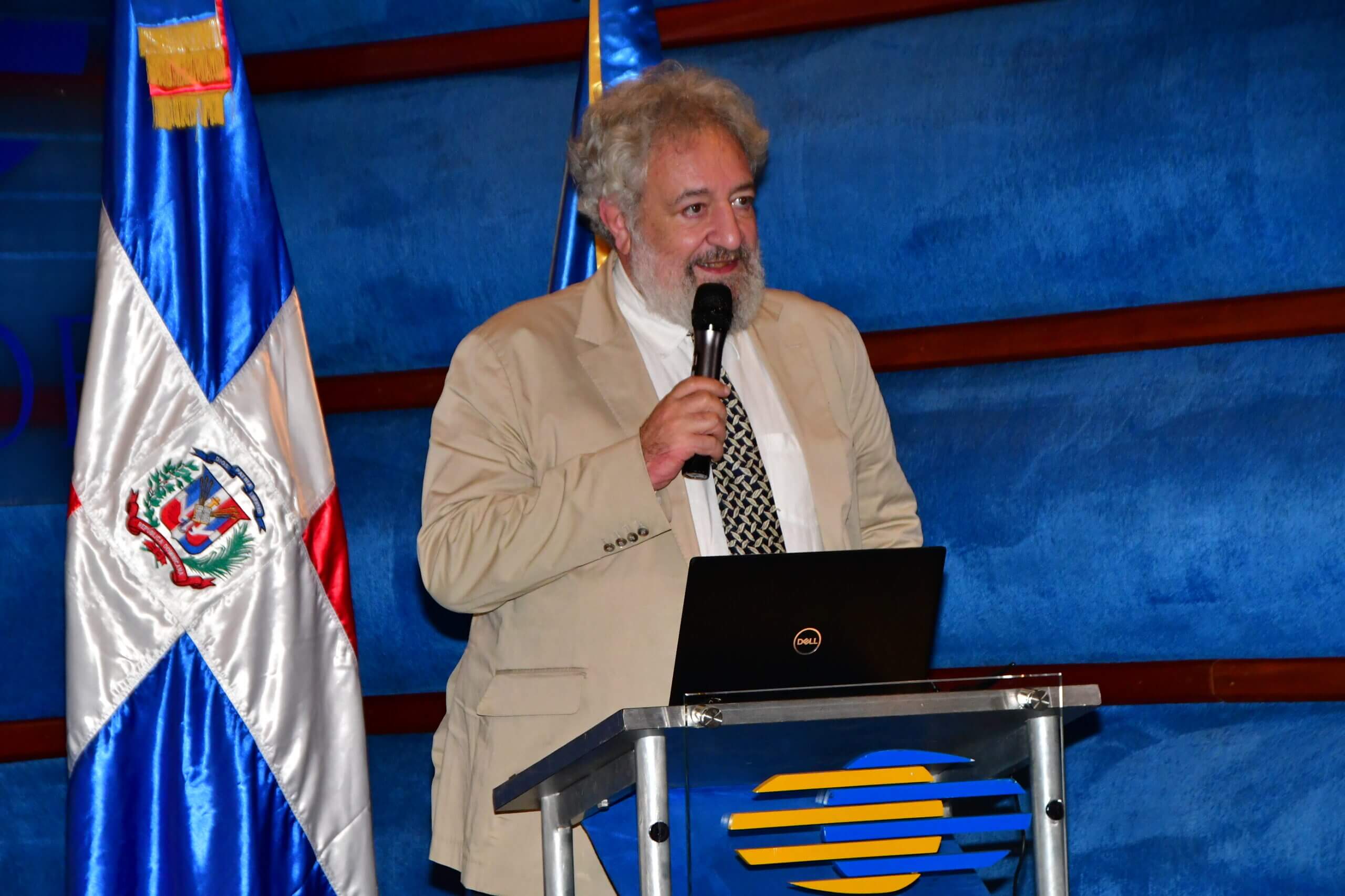 Heriberto Cairo disertó en Funglode sobre “Geopolítica actual de América Latina y el Caribe: una visión radical y crítica”